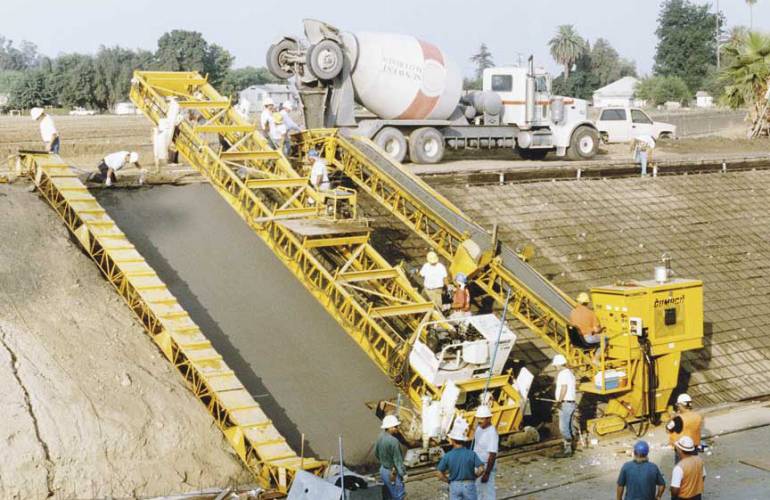 Распределитель и перегружатель бетонной смеси Gomaco Конвейеры и бункеры