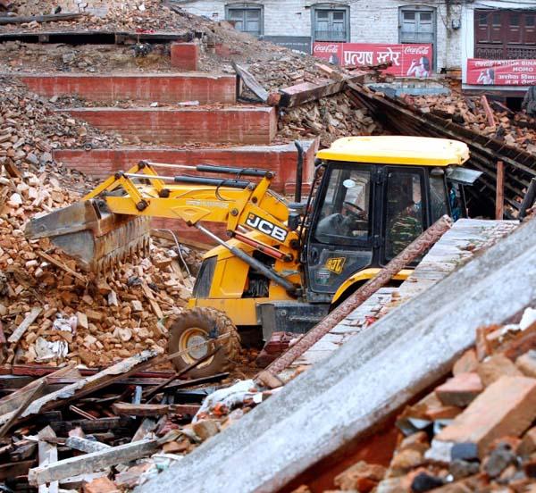 Экскаваторы-погрузчики JCB ликвидировали последствия майского землетрясения в Китае