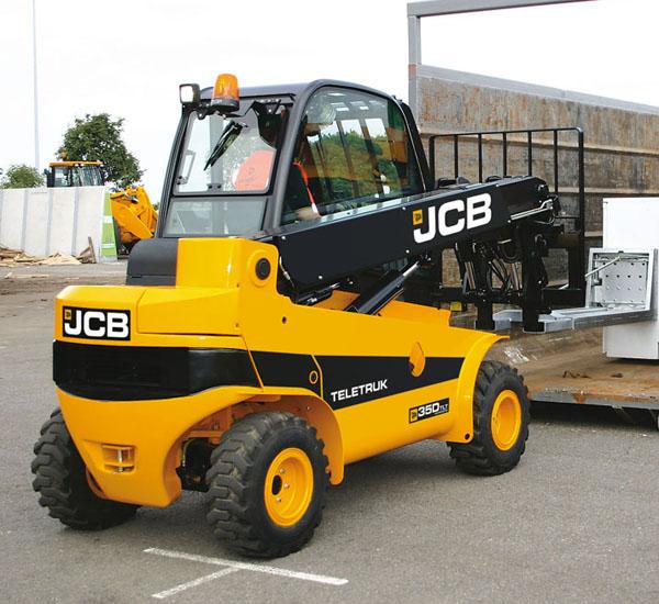 Промышленные вилочные погрузчики JCB используются для работы на стадионах предстоящего чемпионата мира по футболу 2010