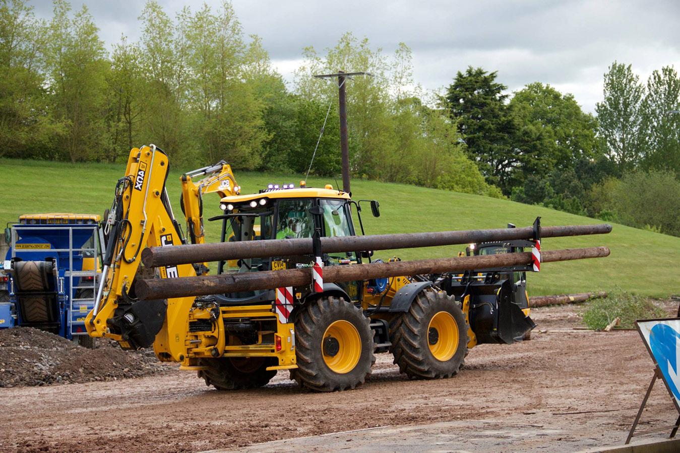 Использование навесного оборудования JCB 4CX Polemaster