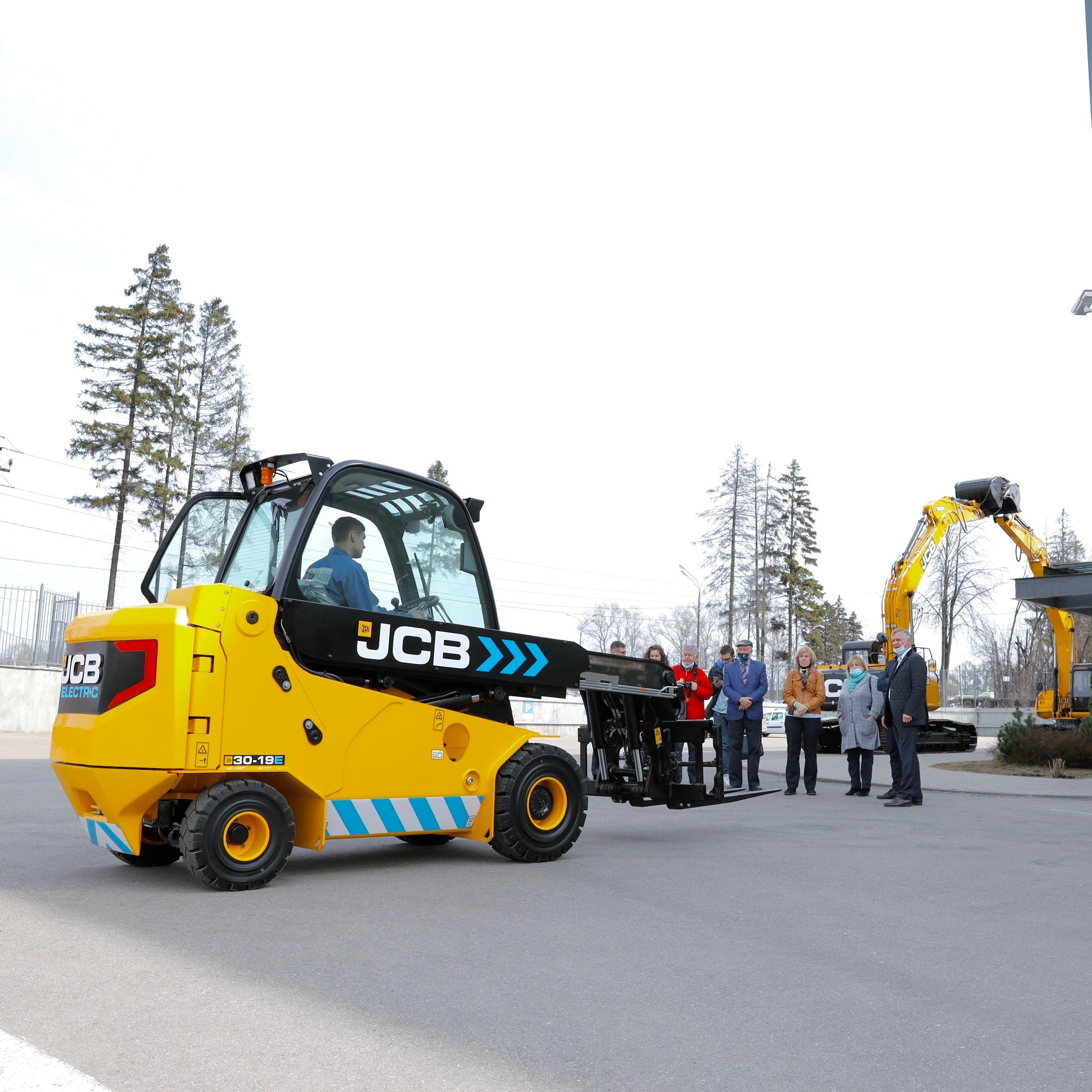 JCB Electric Telertuk 30-19E СТАЛ ТЕЛЕСКОПИЧЕСКИМ ПОГРУЗЧИКОМ ГОДА