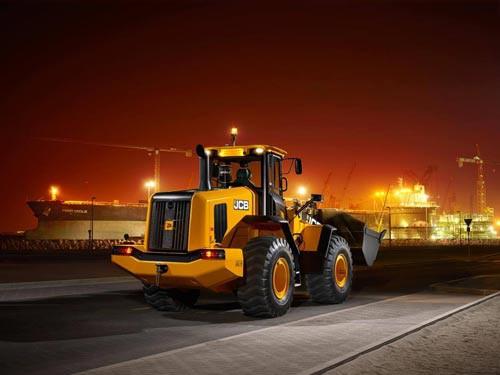 JCB выпустила новую модель фронтального погрузчика 455 ZX