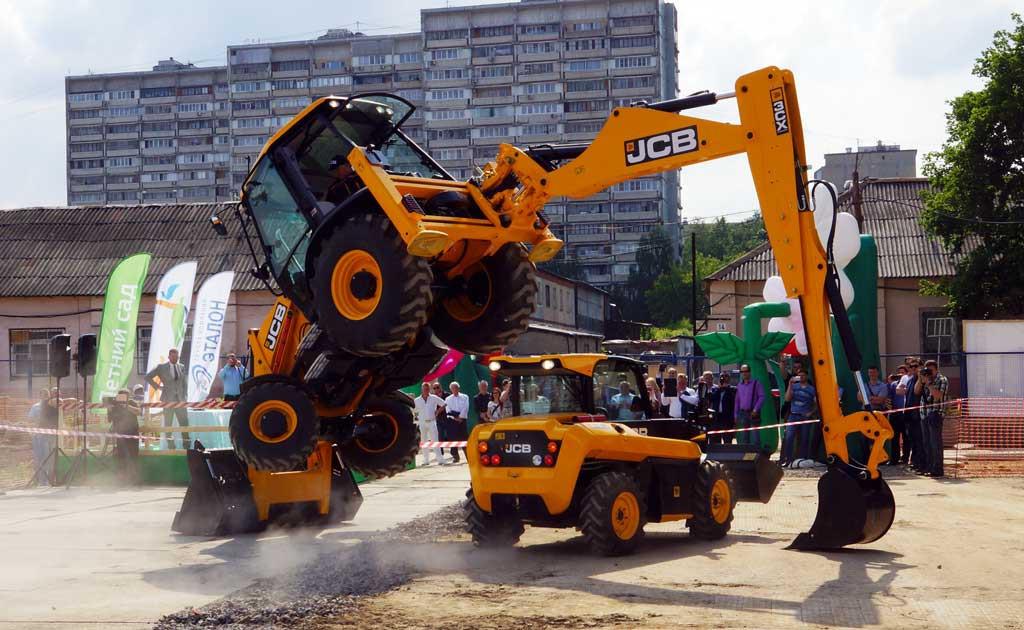 JCB в «Летнем саду»