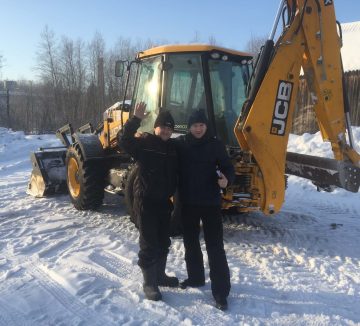 Техника JCB выполняет работы по демонтажу заброшенного мраморного завода и расчистке территории парка «Рускеала» в Карелии